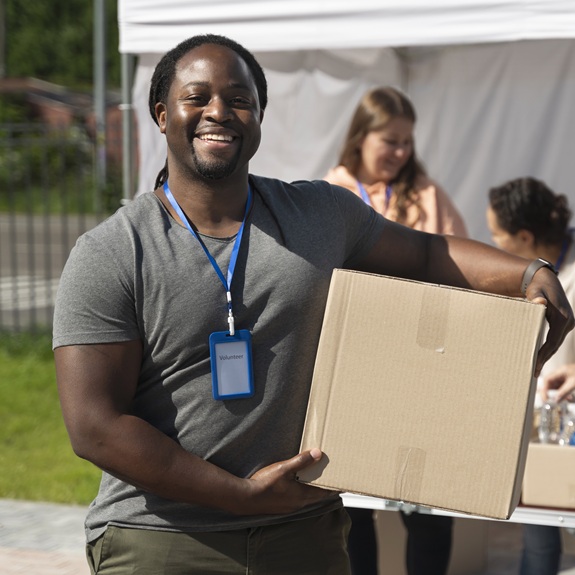 different people doing volunteer work with food
